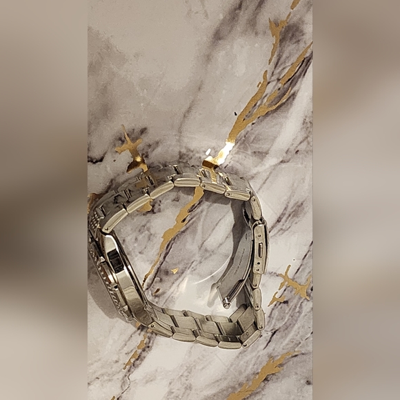 BNB Women's Guess Silver watch - Picture 3 of 9